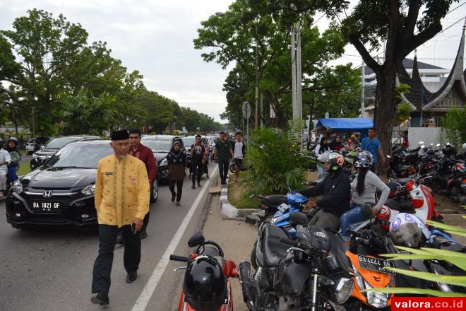 Mahyeldi Mararah di Transmart Padang