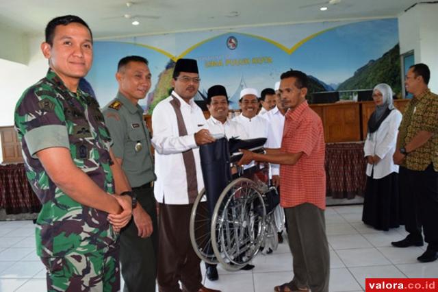 Irfendi Arbi Serahkan Zakat Konsuntif Bagi 624 Mustahiq