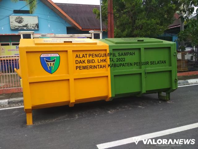 Pemkab Pessel Belanja 2 Unit Kontainer Sampah Rp115 Juta