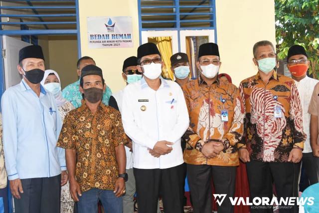 Perumda-AM Padang Rehab Rumah Warga Tak Mampu di Kampung Koto