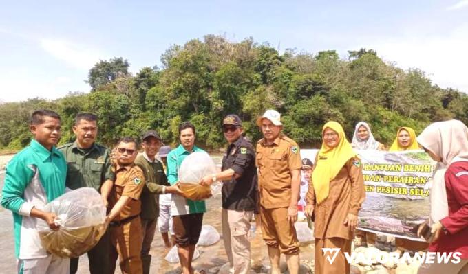 10.000 Bibit Ikan Air Tawar Dilepas di Sungai Binjai Tapan