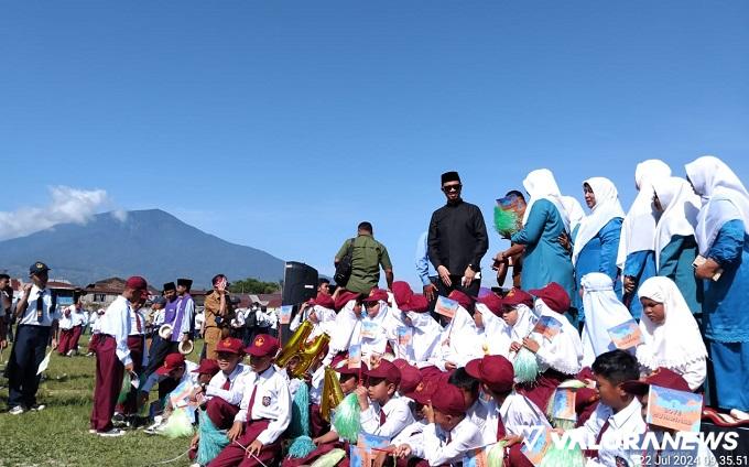 15 Ribu Siswa SD dan SMP di Bukittinggi Bershalawat, Tandai Awal Tahun Ajaran 2024-2025