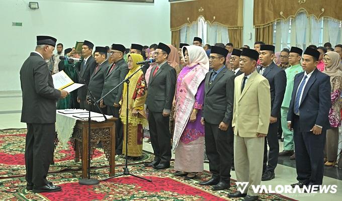 18 Pejabat Administrator dan Pengawas Pemprov Sumbar Dilantik, Mahyeldi: Seleksi Sudah...