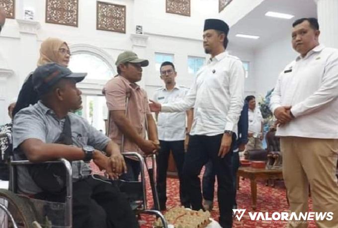 280 Penyandang Disabilitas Bukittinggi Dibantu Paket Sembako