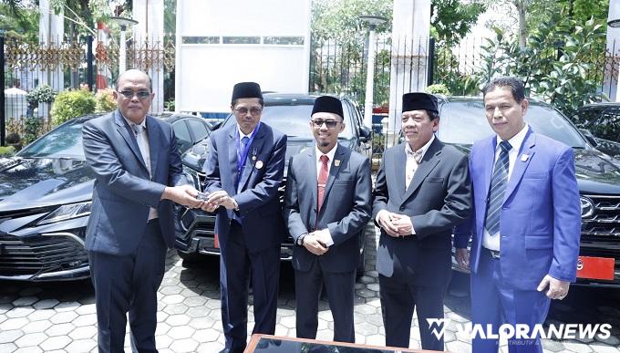 4 Pimpinan DPRD Sumbar 2019-2024 Kembalikan Mobil Dinas Jenis Sedan dan SUV