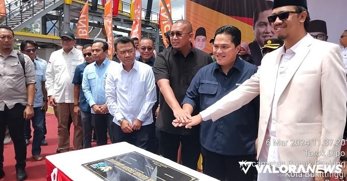 Menteri BUMN, Erick Thohir bersama Andre Rosiade (anggota...