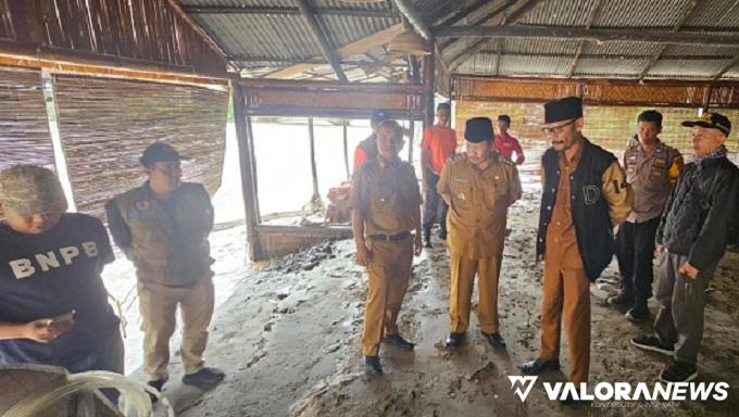 Air Bah Sungai Ngarai Sianok Hanyutkan 5 Rumah dan 3 Warung, Bupati Agam: Waspada, Cuaca...