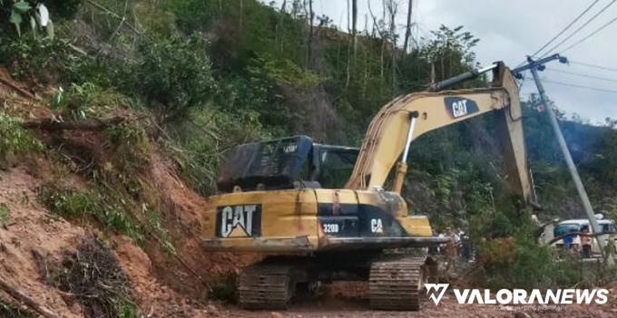 Akses Jalan dari Rohul Riau ke Rao Sumbar Tertimbun Longsor, 2 Alat Berat Dikerahkan