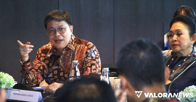 Wakil Ketua Komisi IV DPR RI, Alex Indra Lukman bersama...