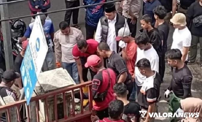 ASN Bukittinggi Bersihkan Saluran Air Pasar Aur Kuning, Ini Kata Wali Kota