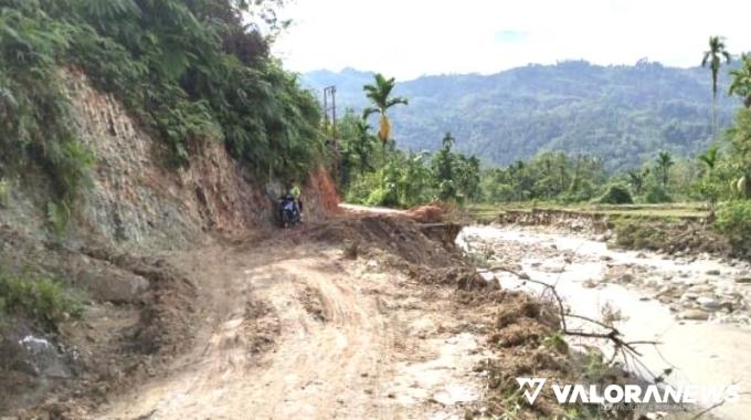 BANJIR PESSEL: Akses Jalan Terputus Akibat Longsor Mulai Pulih