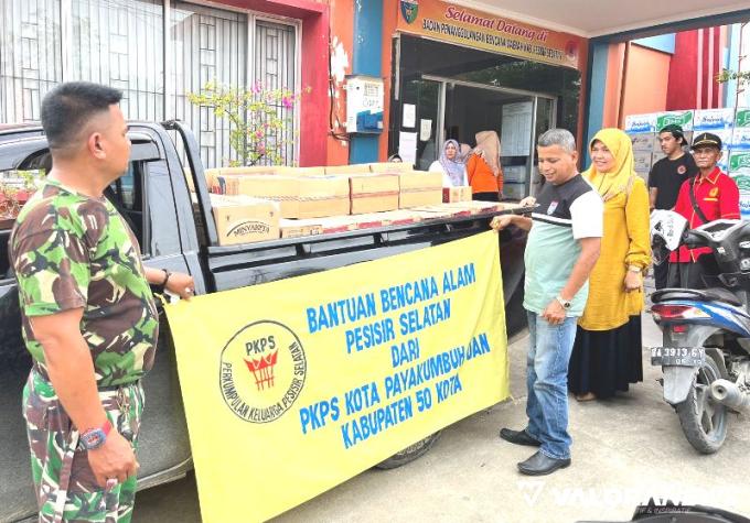 BANJIR PESSEL: PKPS Payakumbuh/Limapuluh Kota Bantu Puluhan Paket Sembako