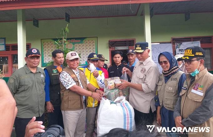 Gubernur Serahkan Bantuan untuk Korban Banjir Bandang Nagari Bukik Batabuah