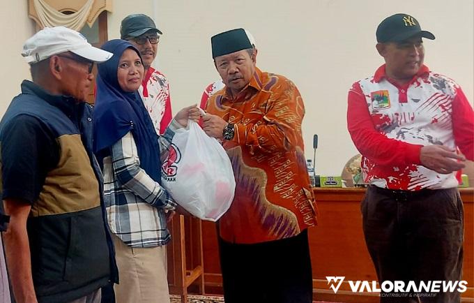 Bupati Agam Andri Warman Salurkan Bantuan dari IKMR