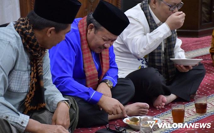 Bupati Agam dan Rombongan Dijamu Kolak Pisang Usai Safari Ramadhan di Nagari Panampuang