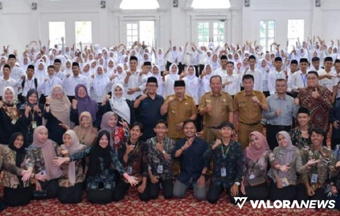 Bupati Agam Semangati Mahasiswa Baru Universitas Muhammad Natsir Bukittinggi