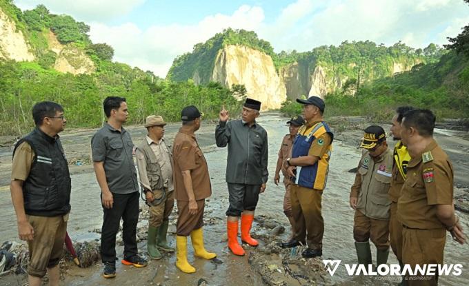 Cari Pemicu Banjir, Gubernur Sumbar Bawa Wawako Bukittinggi Susuri Sungai di Lambah...