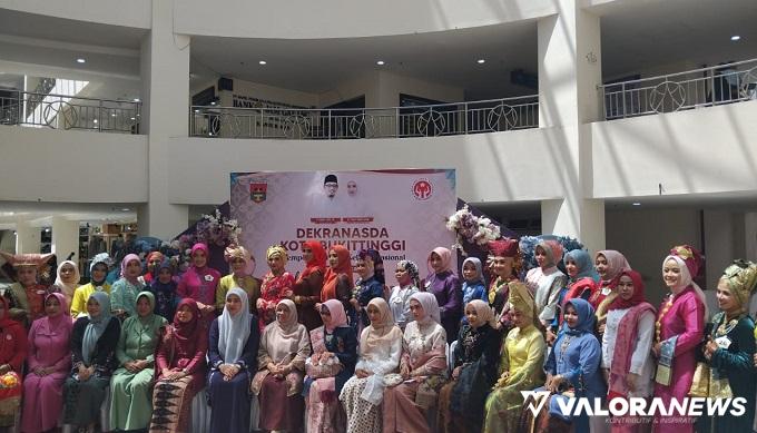 Dekranasda Bukittinggi Meriahkan Hari Kebaya Nasional dengan Lomba Fashion Show, Erman...