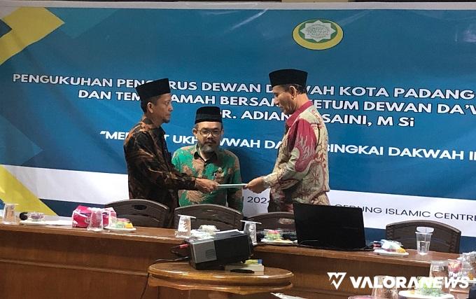 Prof Yaswirman Kukuhkan Dewan Dakwah Kota Padang, Ini Susunan Pengurusnya