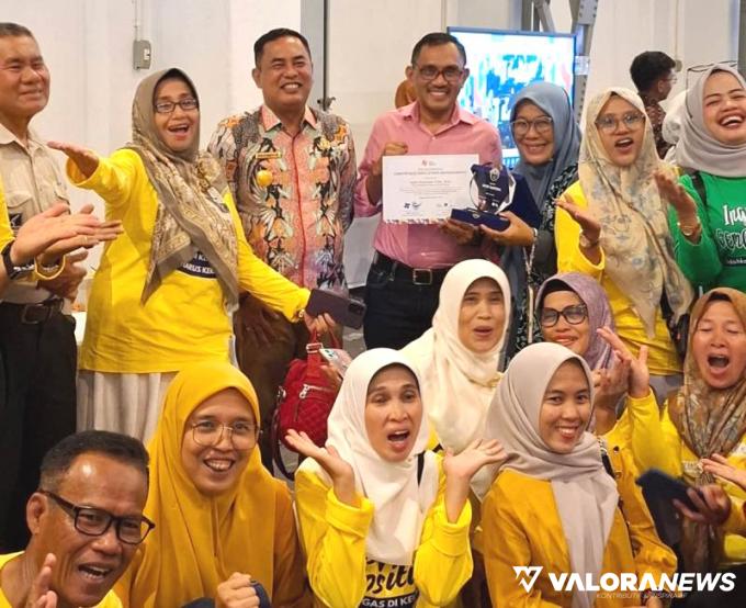 DEWI SARTIKA AWARD 2024: Dermawati Kepala SDN 09 Pancung Soal Raih Penghargaan