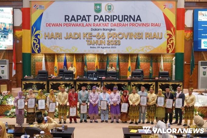 DPRD Riau Hadirkan para Mantan Gubernur dan Ketua DPRD di Paripurna Istimewa Hari Jadi...