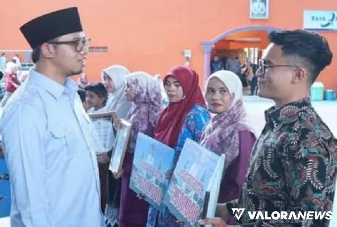 Erman Safar Serahkan Buntuan Insentif Guru Non PNS Bukittinggi Terdaftar, Nominalnya...
