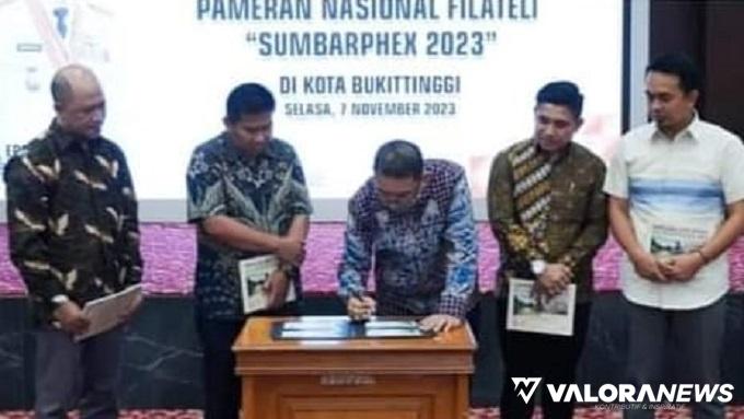 Fadli Zon Buka Pameran Nasional Filateli Sumbarphex 2023 di Bukittinggi