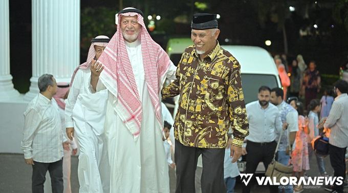 Gubernur Jamu Keluarga Besar Syekh Ahmad Khatib Al Minangkabawi di Istana Gubernuran, Ini...