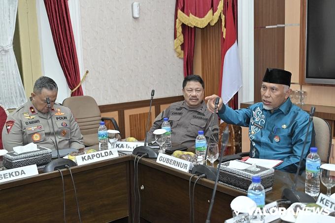Gubernur Pimpin Forkopimda Sumbar Kunjungi Pasukan Pengamanan Perbatasan, Singgah di Raja...