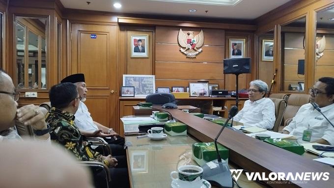 Gubernur Sumbar Ajukan Perubahan Status Hutan Lindung Tahura Bung Hatta ke Menteri LHK,...