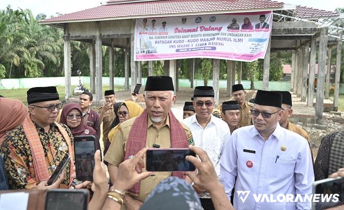 Gubernur Sumbar Hadiri Batagak Kudo-Kudo Masjid SMAN 3 Lubuak Basuang, Ajak Warga...