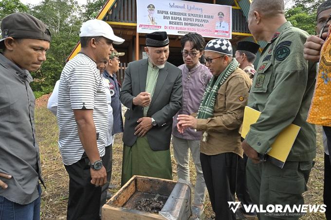 Gubernur Sumbar Serahkan 100 Stup Galo-galo untuk Kelompok Tani Hutan Rao Utara