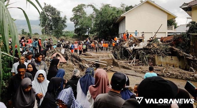 HMPS-BK UIN Sjech Djamil Djambek Gelar Trauma Healing untuk Anak Korban Banjir Lahar...