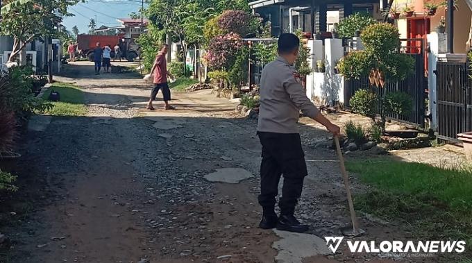 Jelang Idul Adha, Warga RT 07 Kelurahan Surau Gadang Bersihkan Komplek dari Sampah Kiriman