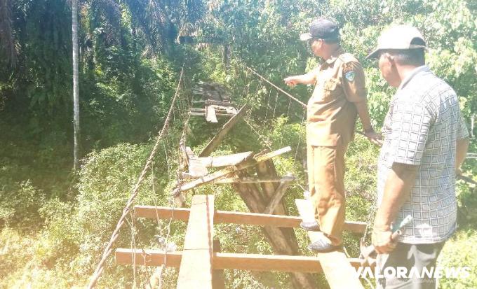 JEMBATAN GANTUNG Sikabu Munto Diperbaiki dengan Dana Desa Rp33,8 Juta