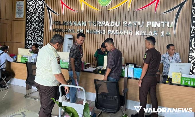 JPU Kejari Pasbar Limpahkan Tersangka HPS ke Pengadilan Tipikor Padang