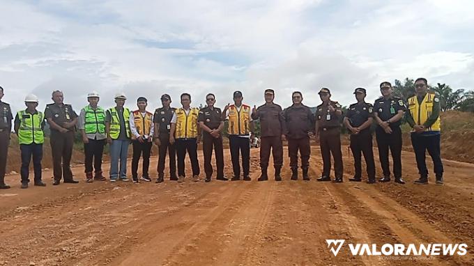 Kajati Sumbar Pimpin Rombongan Meninjau Pengerjaan Jalan Utama Pelabuhan Teluk Tapang