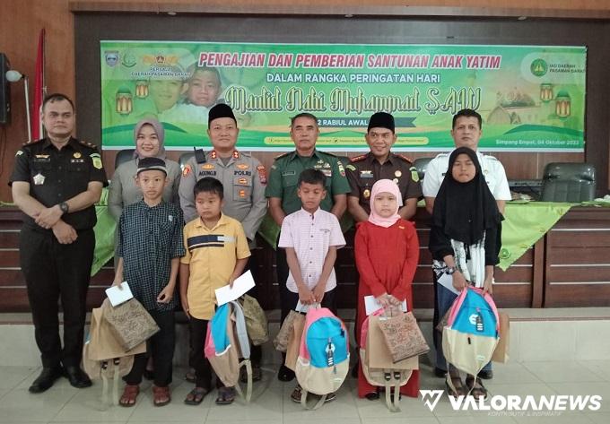 Kejari Pasaman Barat Santuni 29 Anak Yatim Binaan Masjid Nurul Huda