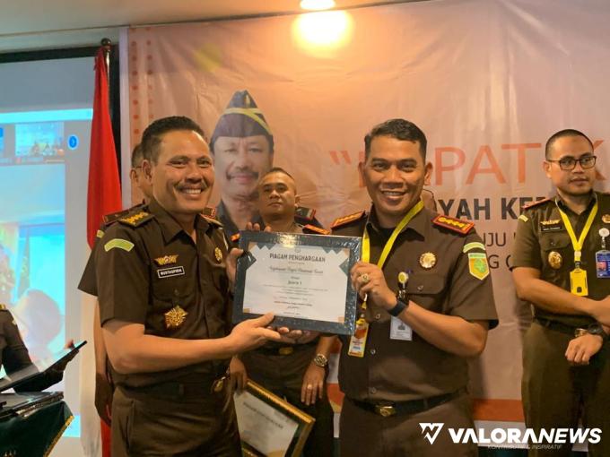 Kejari Pasbar Borong 4 Penghargaan dari Kejati Sumatera Barat
