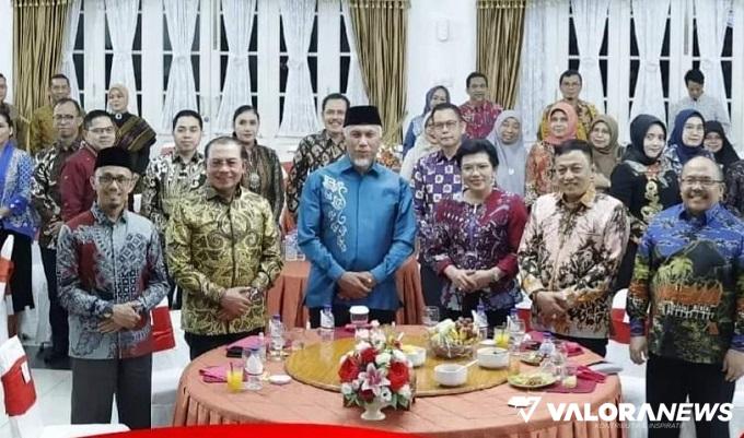 Ketua Sementara DPRD Sumbar Hadiri Jamuan Makan Malam untuk Kajati Sumbar di Istana...