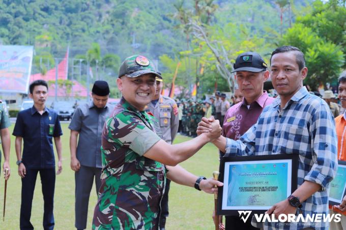 LATSITARDANUS: Wartawan Pos Metro Padang Dapat Penghargaan Dan Yontarlat-1/Macan