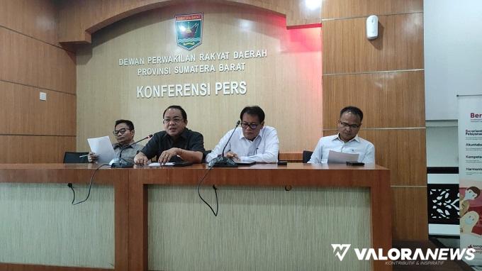 Lima Fraksi di DPRD Sumbar Nyatakan Penundaan Ranperda Konversi Bank Nagari ke Sistem...