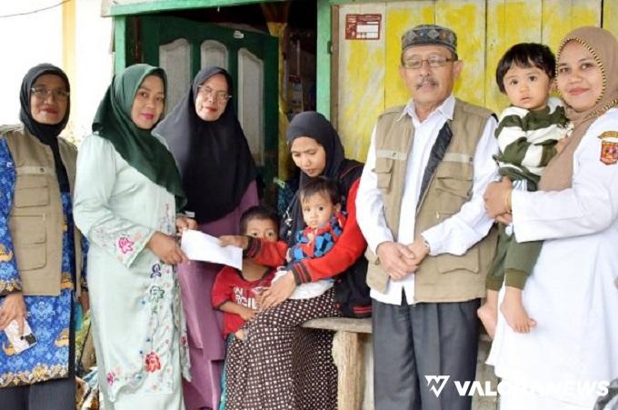 LKKS Agam Serahkan Bantuan untuk Penderita Tumor Otak di Nagari Dalko