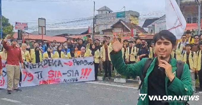 Mahasiswa Kepung DPRD Sumbar Tolak Rencana DPR RI Sahkan Perppu Pilkada Pasca Putusan MK