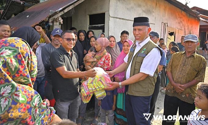 Mahyeldi Antarkan Bantuan Makanan bagi Korban Banjir di Kelurahan Koto Lalang dan...