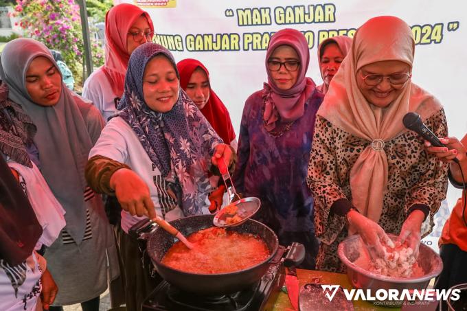 Mak Ganjar Sumatera Barat Latih Kaum Ibu Buat Bola Ayam Krispi, Bisa jadi Ide Usaha...