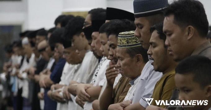Suasana Shalat Tarwih di Masjid Raya Annur Pekanbaru....