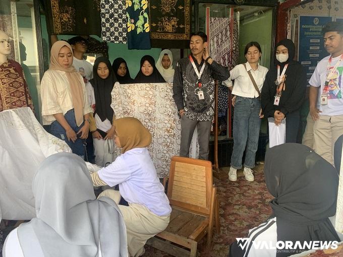 Orang Muda Ganjar Dukung Pengusaha UMKM Batik Bukittinggi