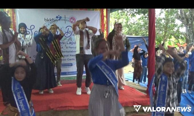 Pecah! Tim Penilai Ikut FlashMob Bareng PIK-R BGG