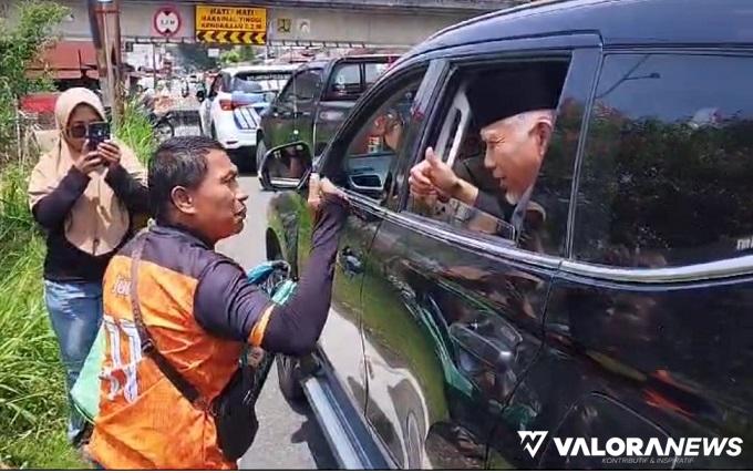 Pedagang Asongan Hadang Iring-iringan Kendaraan Gubernur Sumbar di Padang Panjang